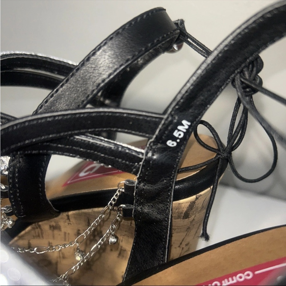 NWT Pop Rulleria Wedge Sandals w Silver-Tone Chain And Rhinestone T-Strap - Picture 5 of 9